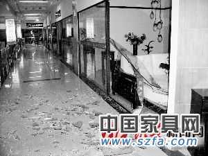 不同意漲租金就砸玻璃？家具廣場店家人人自危