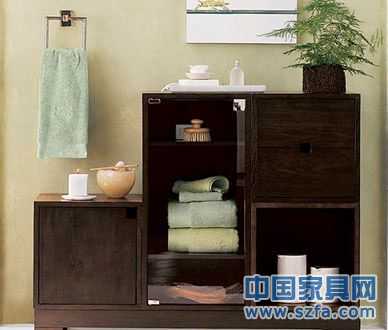 安裝浴室柜時經常需要在箱體板上開鑿打孔，多功能封邊膠條能夠緊裹板材切割邊緣，起到較好的防水防潮作用
