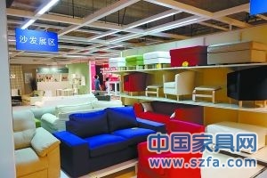 愛蜂巢家居體驗館沙發展區。記者 孫戉攝