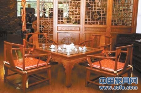 屏風、瓷器、奇石等配以紅木家具更顯濃郁中國風