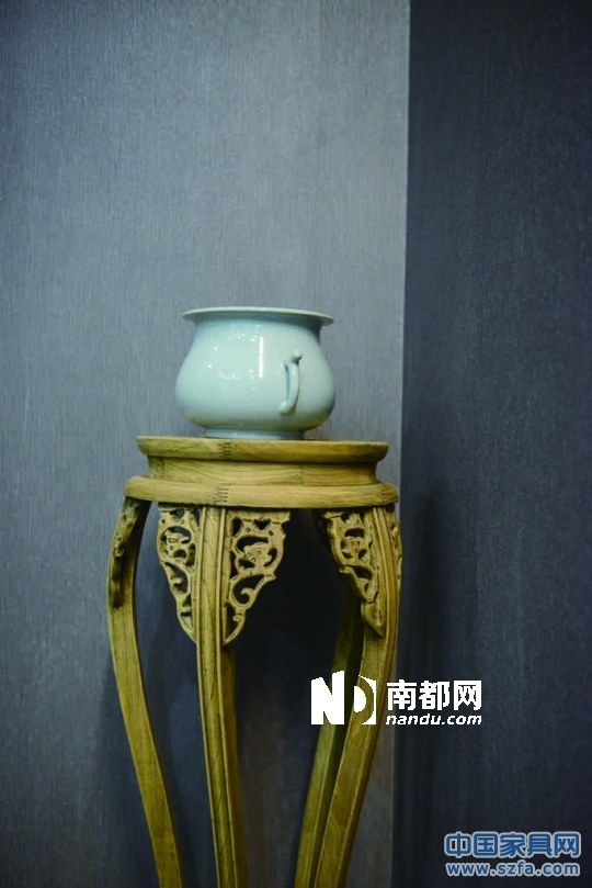 茶桌上的紋路就來自古木本身。