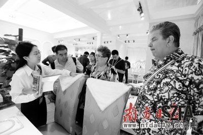 這些年，家具企業的日子越來越不好過了，很多企業清醒地意識到：不轉型必然是等死。 資料圖片