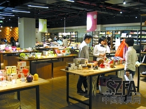 進駐大型購物商場的家品店，人流也比平時多了不少。